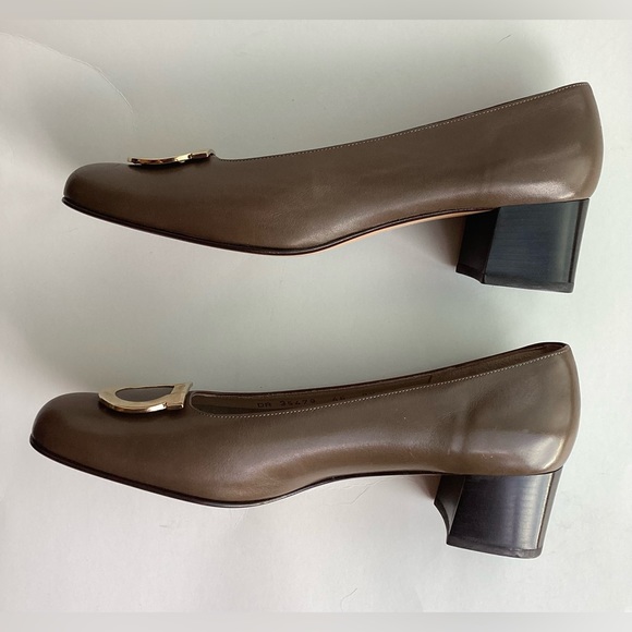 Salvatore Ferragamo Taupe Leather Stacked Heel Rounded Toe Pumps - Picture 6 of 8